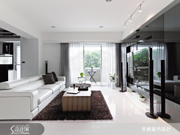 日光与灯光共舞，妆点黑白新婚居浪漫